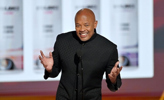 MUSIC EXECUTIVE DR.DRE OFFICIALLY JOINS BILLIONARES CLUB