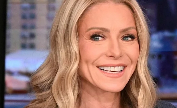 KELLY RIPA ADMITS SHE HOSTED 'LIVE' WITHOUT PANTS DURING PANDEMIC