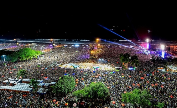LADY GAGA BREAKS WORLD RECORD FOR LARGEST FEMALE CONCERT CROWD IN HISTORY