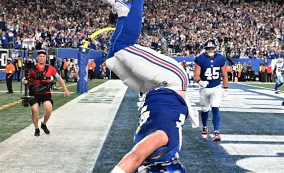 GIANTS RB CAM SKATTEBO CELEBRATES FORST TOUCHDOWN OF SEASON WITH SIGNATURE BACKFLIP