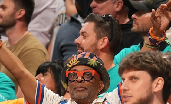 KNICKS FANS DEMAND ELMO CHOOSE A SIDE AFTER NEUTRAL FINALS POST