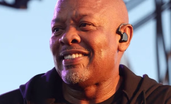 DR. DRE AND BRAVO STAR MICHELLE SANIEL SPARK DATING RUMORS.