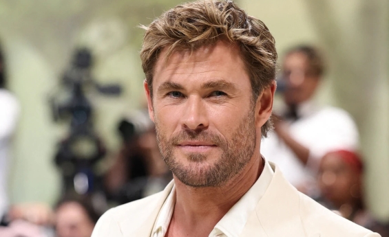 CHRIS HEMSWORTH REACTS TO CRITICISM FROM DIRECTORS MARTIN SCORSESE AND FRANCIS FORD COPPOLApola 