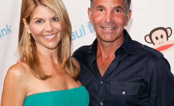 LORI LOUGHLIN OFFICIALLY FILES FOR DIVORCE FROM MOSSIMO GIANNULLI AFTER NEARLY 30 YEARS OF MARRIAGE
