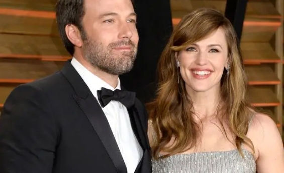 JENNIFER GARNER REVEALS WHY SHE "PANICKED" AFTER DIVORCE FROM BEN AFFLECK