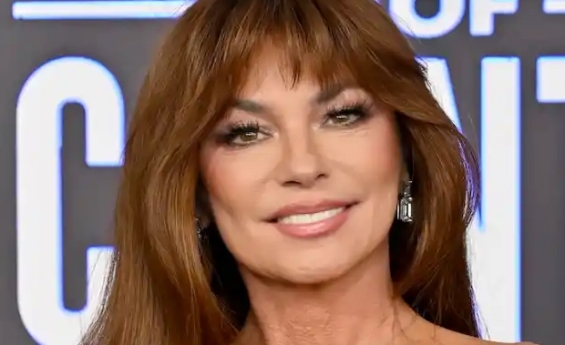 SHANIA TWAIN OPENS UP ABOUT "UNHEALTHY" HABITS TO STAY THIN DURING RESIDENCY