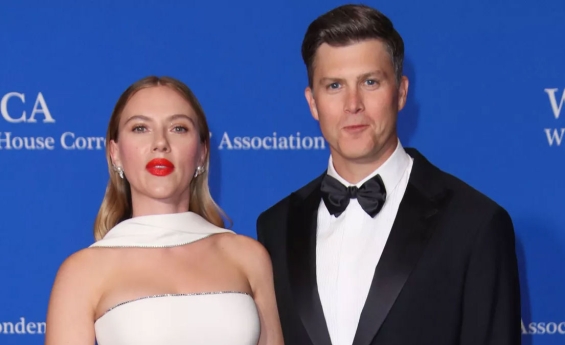 SCARLET JOHANSSON STUNS IN A STRAPLESS GOWN AS SHE SUPPORTS HUSBAND COLIN JOST AT THE WHITEHOUSE CORRESPONDENTS DINNER