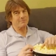 TOM CRUISE RESPONDS TO HILARIOUS FAN REACTIONS OF HOW HE EATS POPCORN