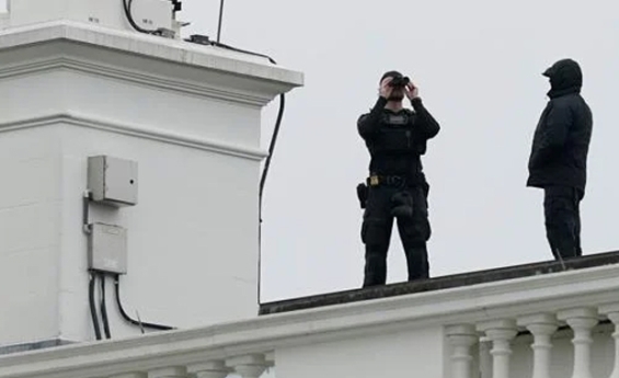 SUSPECT KILLED AFTER OPENING FIRE ON SECRET SERVICE NEAR WHITE HOUSE    