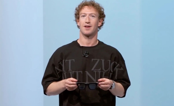 MARK ZUCKERBERG COMES UNDER FIRE BECAUSE HIS YATCH FAILED TO HELP STRANDED BOAT