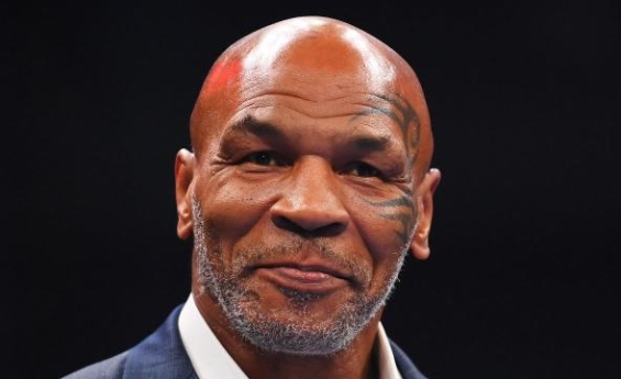 MIKE TYSON RECALLS SPOTTING YOUNG BRAD PITT WITH ROBIN GIVENS IN 1989