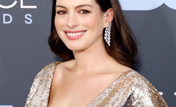 ANNE HATHAWAY BREAKS HER SILENCE ON FACELIFT SPECULATION, REVEALING THE REAL SECRET