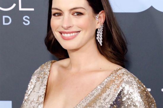 ANNE HATHAWAY BREAKS HER SILENCE ON FACELIFT SPECULATION, REVEALING THE REAL SECRET