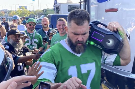 JASON KELCE REVEALS HIS UNEXPECTED COLLEGE GROOMING HABITS