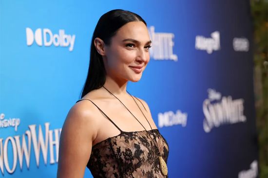 GAL GADOT REVEALS SHE FINISHED HER NEW MOVIE ON CRUTCHES AFTER PICKING UP RUNNING