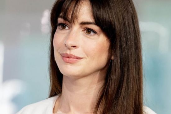 ANNE HATHAWAY REVEALS WHY SHE CHOSE TO ANNOUNCE HER PREGNANCIES ONLINE
