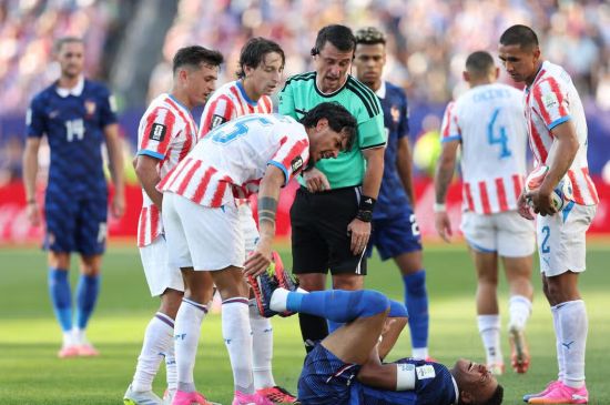 WORLD CUP FANS DEMAND REFEREE IS IMMIDIATELY SUSPENDED AFTER FRANCE GAME AGAINST PARAGUAY