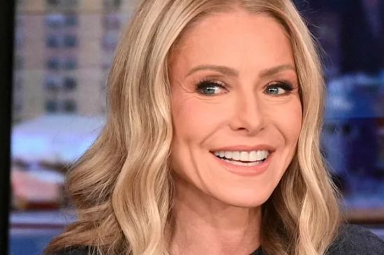 KELLY RIPA ADMITS SHE HOSTED 'LIVE' WITHOUT PANTS DURING PANDEMIC