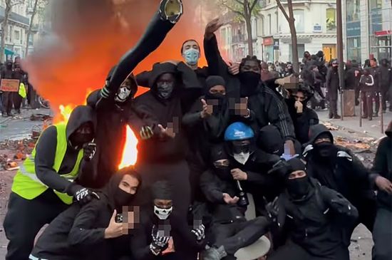 FRENCH RIOTERS ATTACK SHOPS AND BUSINESSES AS POLICE ADMIT THEY LOST CONTROLL OF PROTESTS