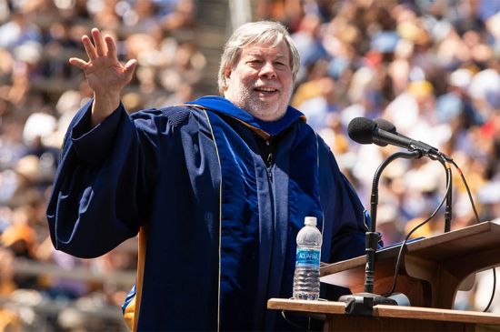 STEVE WOZNIAK BECOMES A BEACON OF INNOVATION AND FREEDOM AT CU BOULDER’S COMMENCEMENT 
