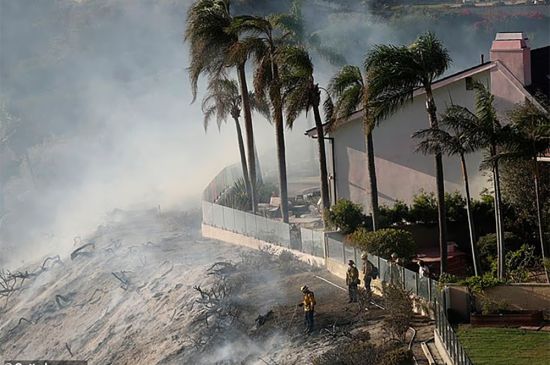 WILD FIRES THREATEN MILLION DOLLAR HOMES IN ORANGE COUNTY CALIFORNIA