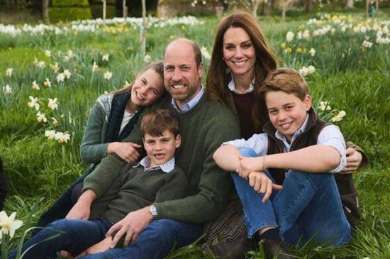 PRINCE WILLIAM, KATE MIDDLETON CELEBRATES 15TH ANNIVERSARY WITH PRICELESS  FAMILY PHOTO.