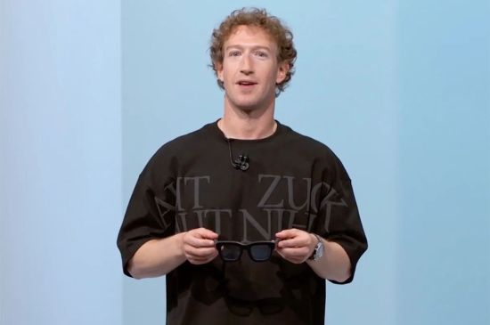 MARK ZUCKERBERG COMES UNDER FIRE BECAUSE HIS YATCH FAILED TO HELP STRANDED BOAT