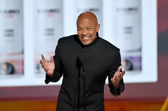 MUSIC EXECUTIVE DR.DRE OFFICIALLY JOINS BILLIONARES CLUB