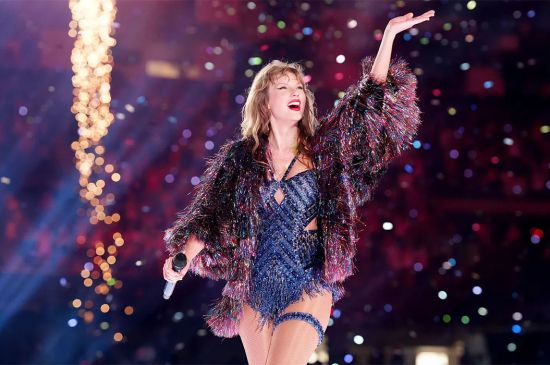 TAYLOR SWIFT SETS RECORD AS WEALTHIEST FEMALE MUSICIAN IN HISTORY