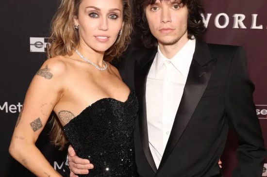 MILEY CYRUS DROPS HER LAST NAME AHEAD OF NEW MUSIC ERA