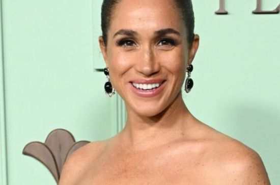 BAREFOOT MEGHAN MARKLE JUST WORE HER BACK-BARING SECOND WEDDING DRESS - FOR AFTERNOON TEA 