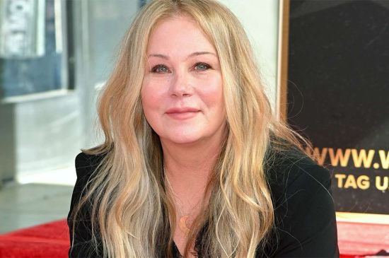 CHRISTINA APPLEGATE RECALLS "OFFENSIVE" SALARY OFFER FOR ANCHORMAN